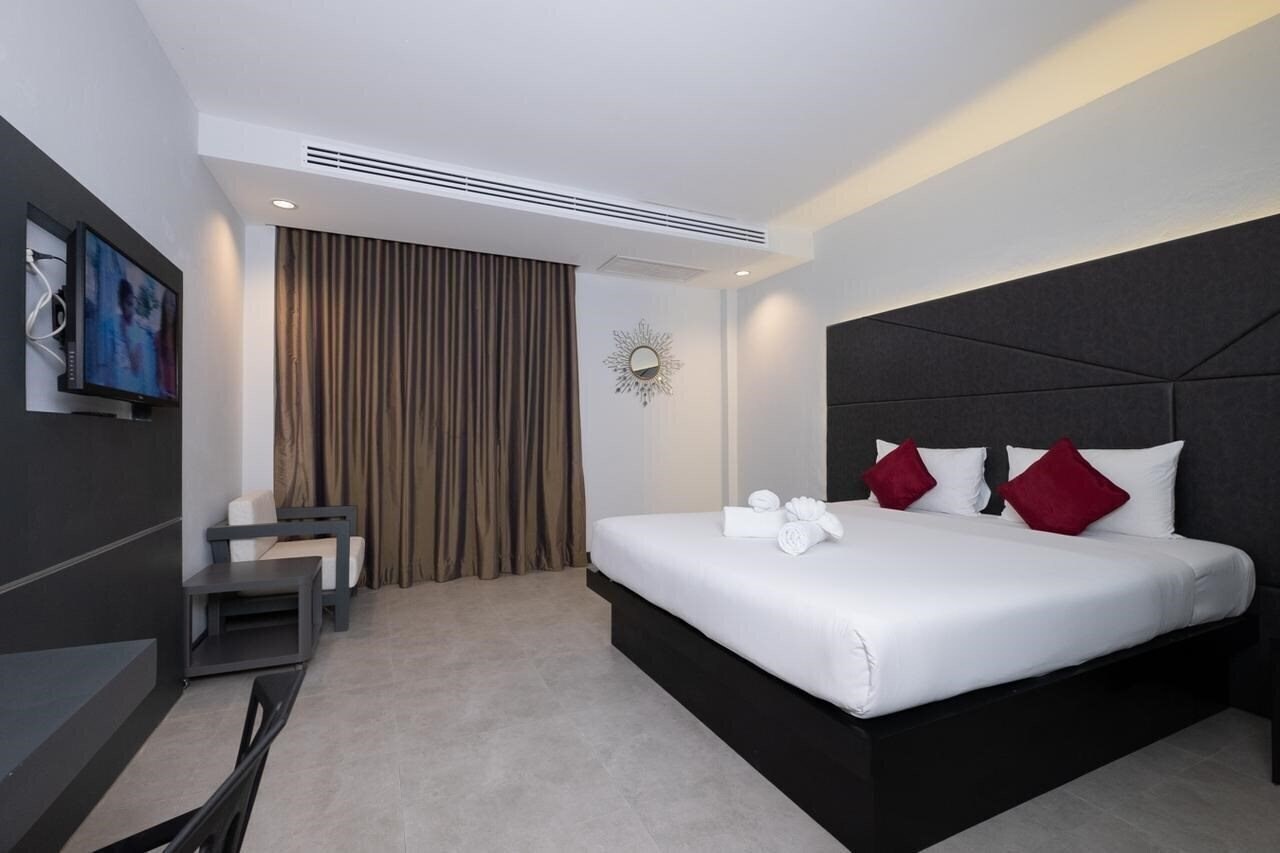 Територія The Royal Palm Beach Front 3*